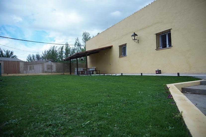 Вилла La Casa Del Rio Granja Llumes Экстерьер фото